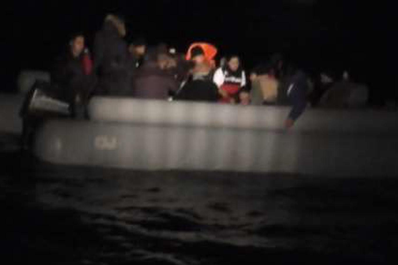 İzmir'de 23 göçmen yakalandı